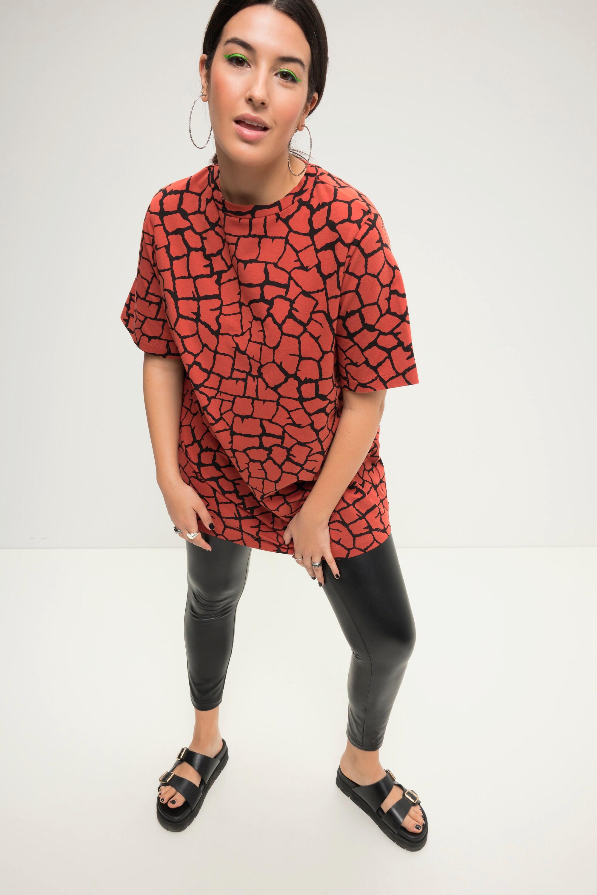 Studio Untold  Maglia dal taglio lungo e oversize con stampa con giraffe, scollo a girocollo e mezze maniche 