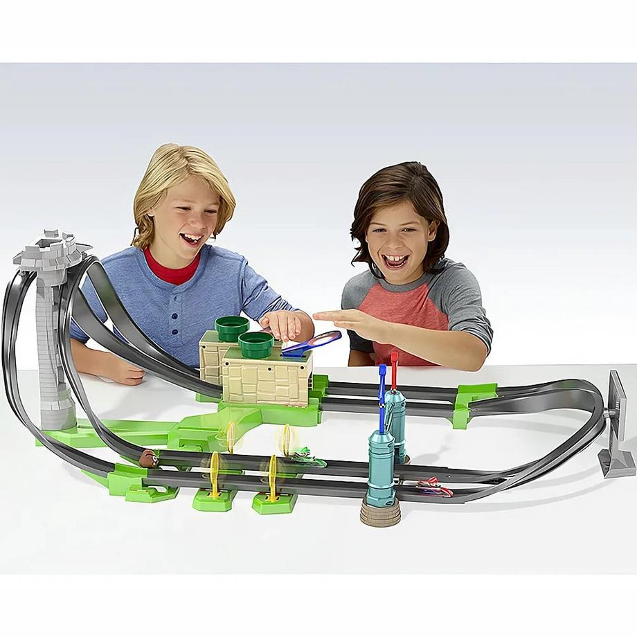 Hot Wheels  Super Mario Mario Kart Circuit Lite Track Set (1:64) 