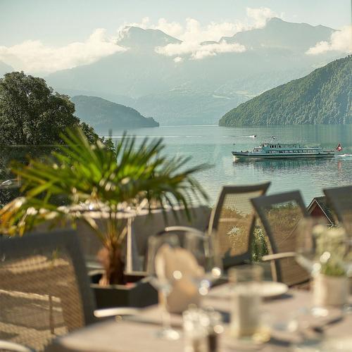 Image of Romantisches Dinner Mit Champagner Am Vierwaldstättersee (für 2 Personen) Unisex