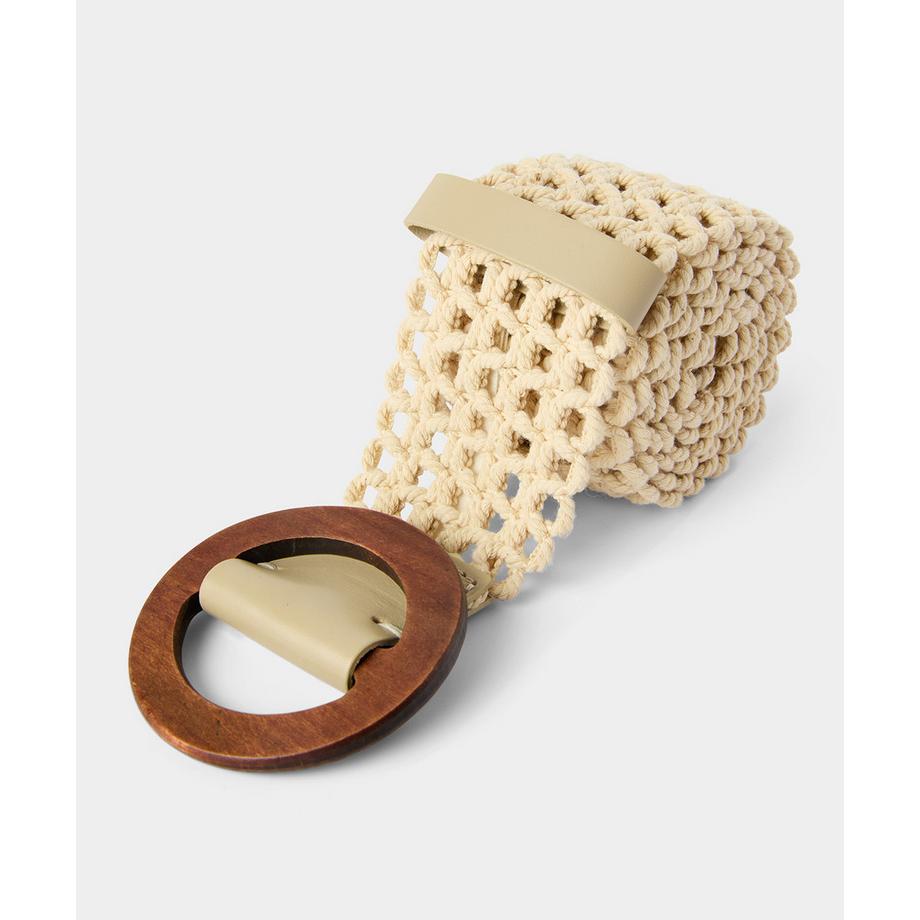 Ceinture en crochet avec boucle en bois
