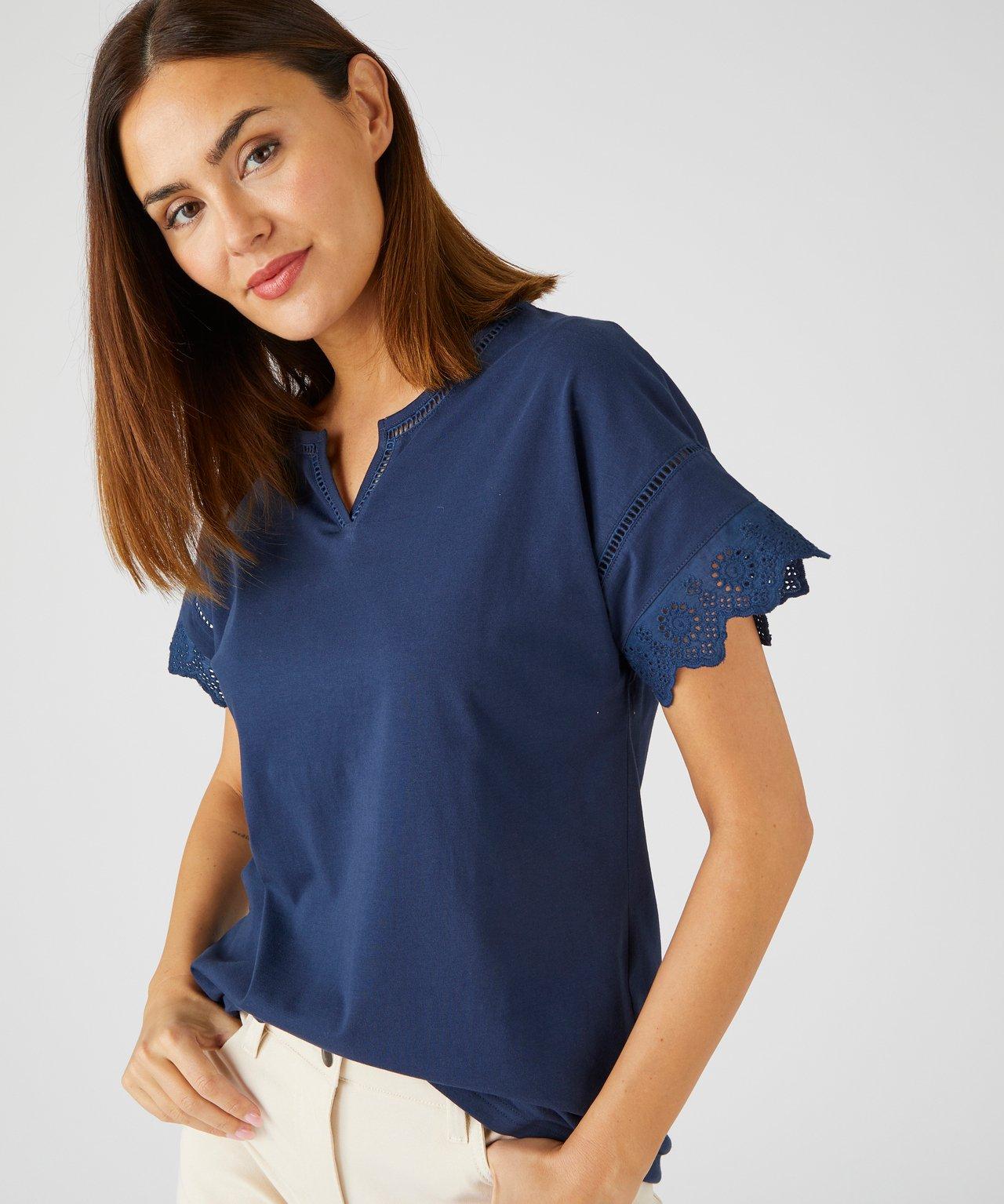 Damart  Tee-shirt broderies anglaises en pur coton biologique. 