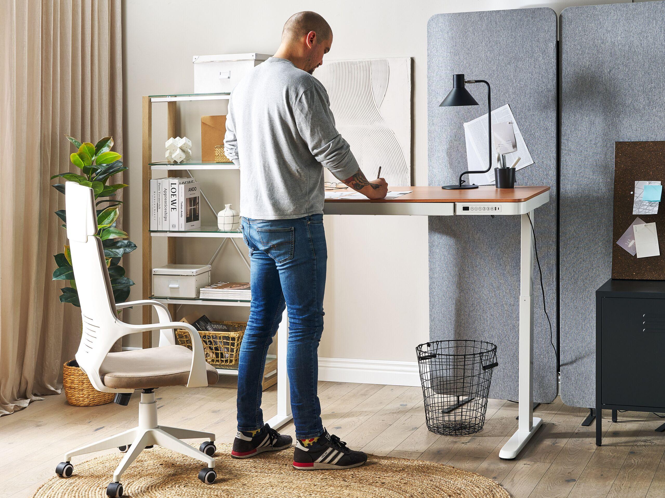 Beliani Table de bureau en Panneau de particules de bois Moderne KENLY  