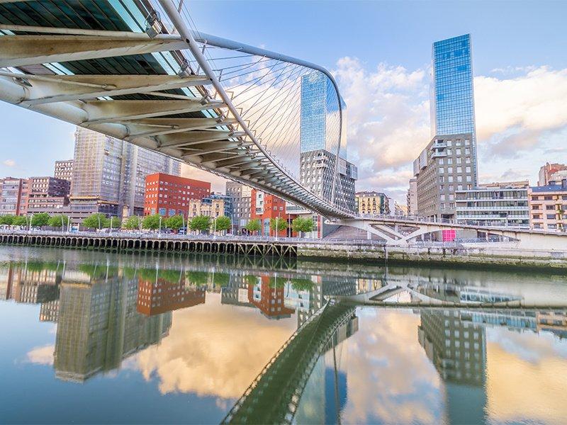 Smartbox  Bilbao in 1 o 2 notti con Museo Guggenheim e tour della costa basca - Cofanetto regalo 