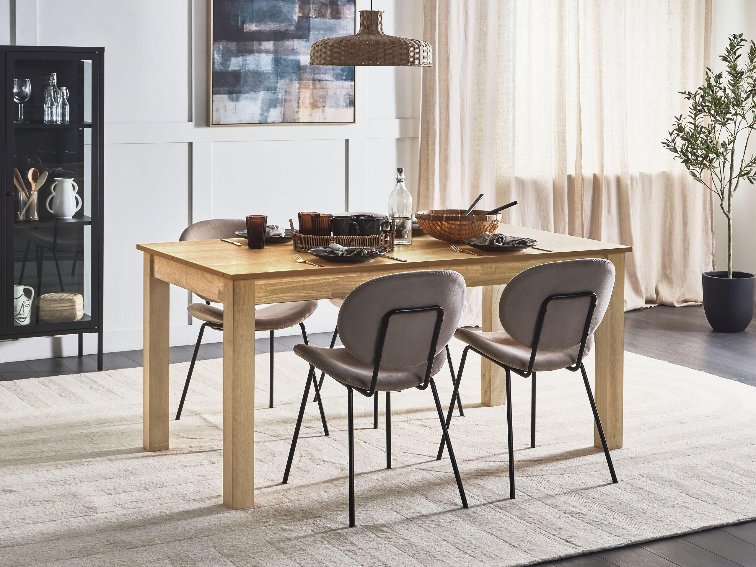 Beliani Table de repas en MDF Traditionnel MADURA  