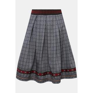 Ulla Popken  Robe s'inspirant des tenues traditionnelles bavaroises, tissu Jacquard et ruban fantaisie. Silhouette en A. 