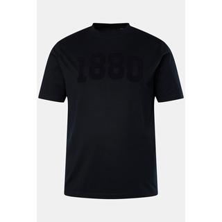 JP1880  T-shirt con applicazione 1880 sul petto, scollo a girocollo e mezze maniche, fino alla tg. 8XL 