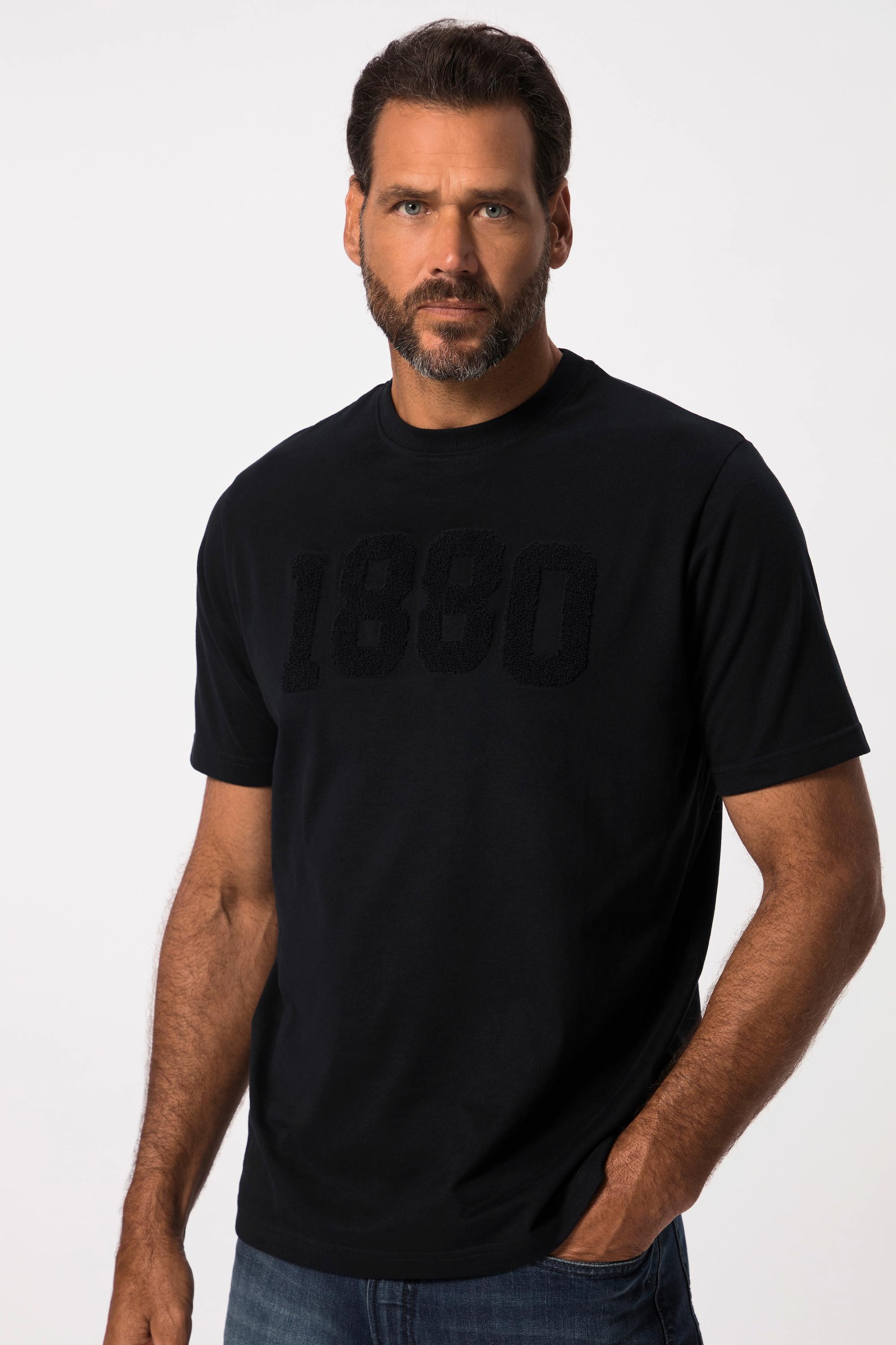 JP1880  T-shirt con applicazione 1880 sul petto, scollo a girocollo e mezze maniche, fino alla tg. 8XL 