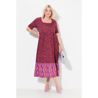 Ulla Popken  Robe en jersey à mélange de motifs avec décolleté carré et manches courtes 