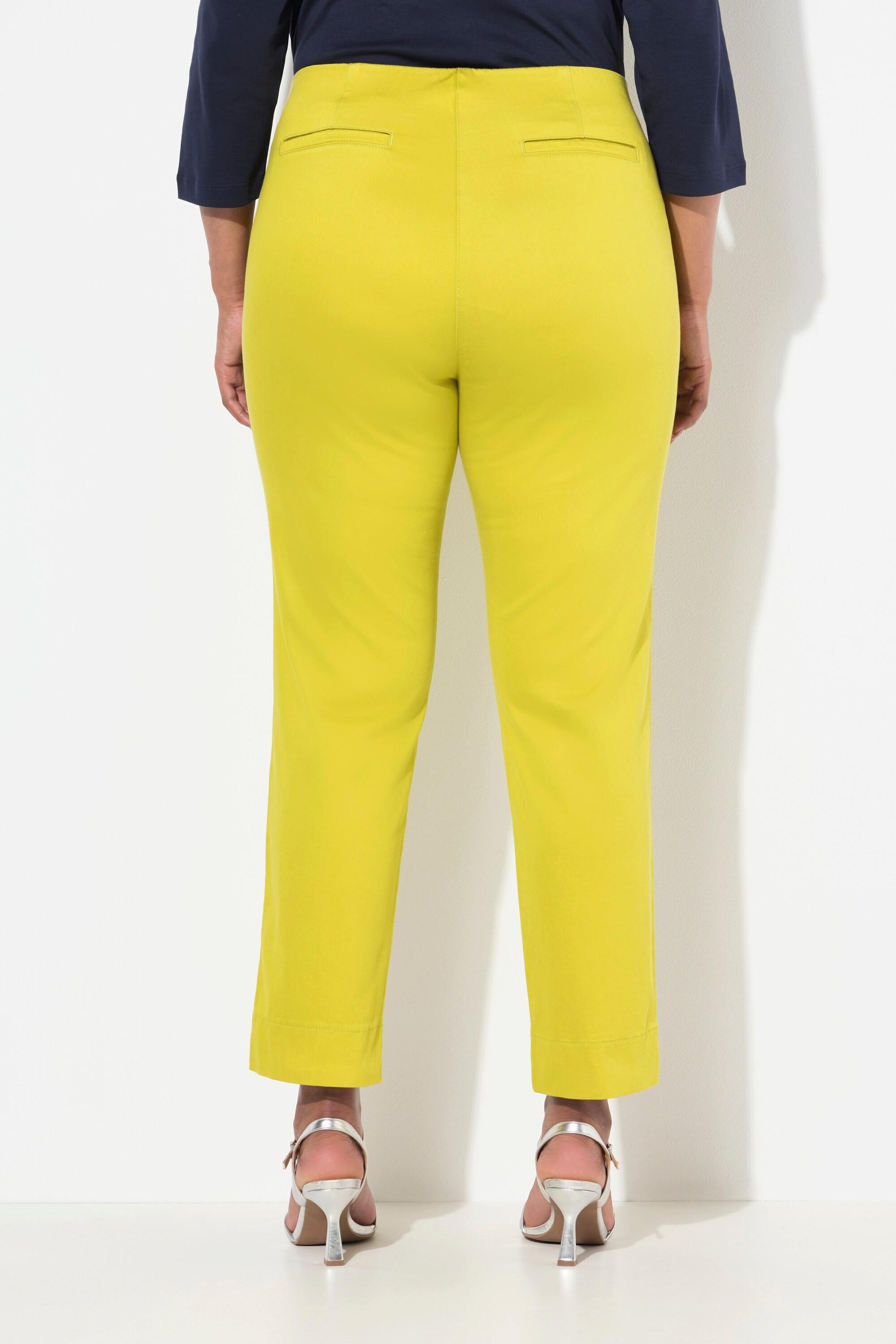 Ulla Popken  Pantalon avec passepoil et taille élastique. Coupe ajustée avec fente sur le bas de jambe. 