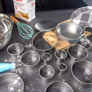 Intirilife Ensemble de 12 emporte-pièces en Argent avec boîte de rangement  