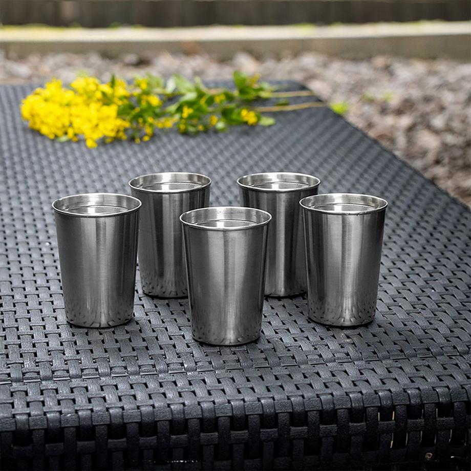 Intirilife Stapelbare Camping Becher (5er-Set)  
