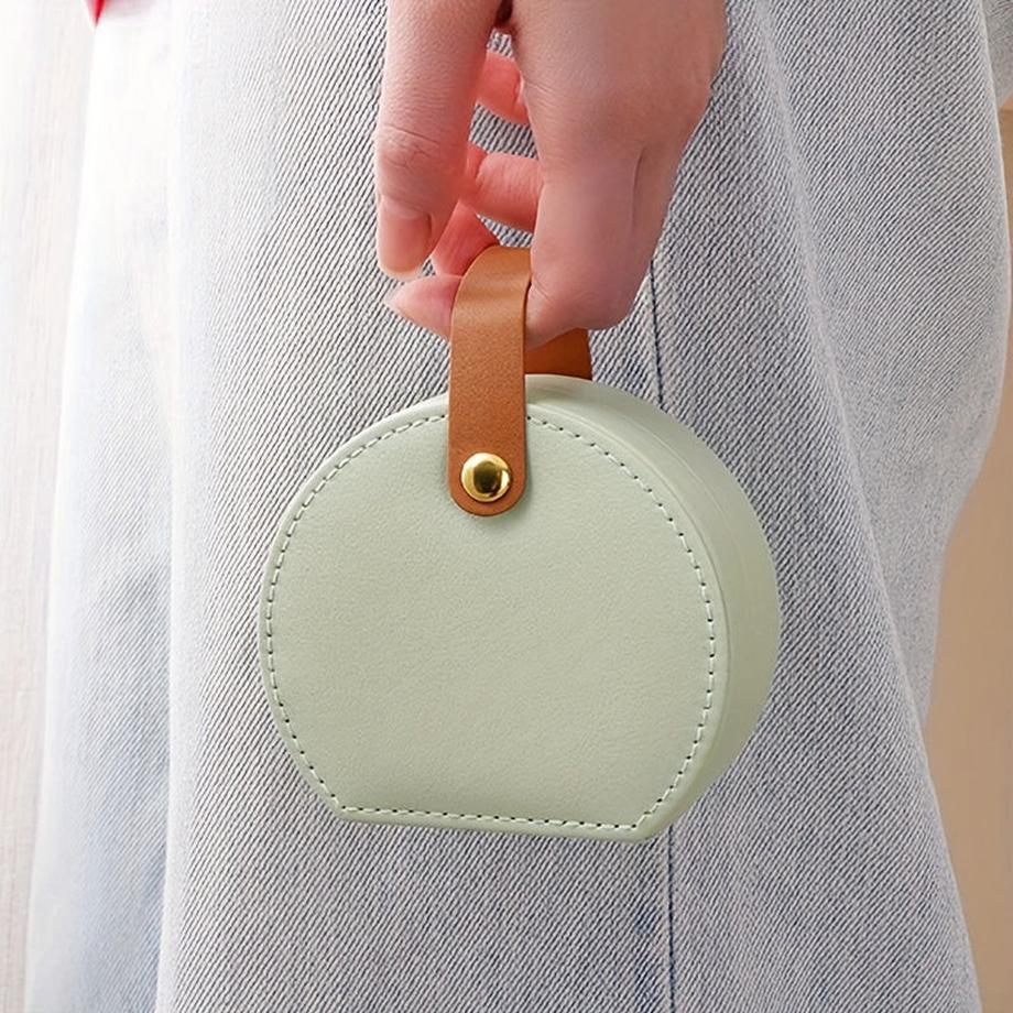 Only-bags.store  Reisefreundlicher, schicker Mini-Schmuck-Organizer aus Kunstleder – tragbare und hübsche Aufbewahrungsbox für Halsketten, Ringe und Ohrringe 