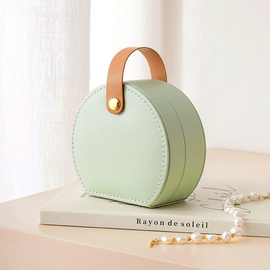 Only-bags.store  Reisefreundlicher, schicker Mini-Schmuck-Organizer aus Kunstleder – tragbare und hübsche Aufbewahrungsbox für Halsketten, Ringe und Ohrringe 