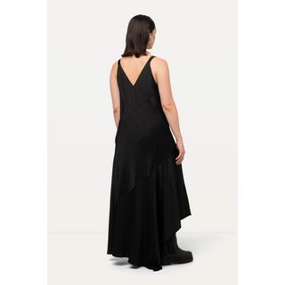 Ulla Popken  Robe maxi en satin, sans manches. Silhouette en A et décolleté en V. 