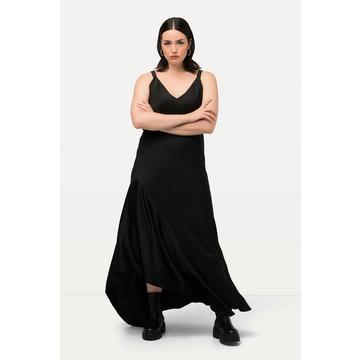 Robe maxi en satin, sans manches. Silhouette en A et décolleté en V.