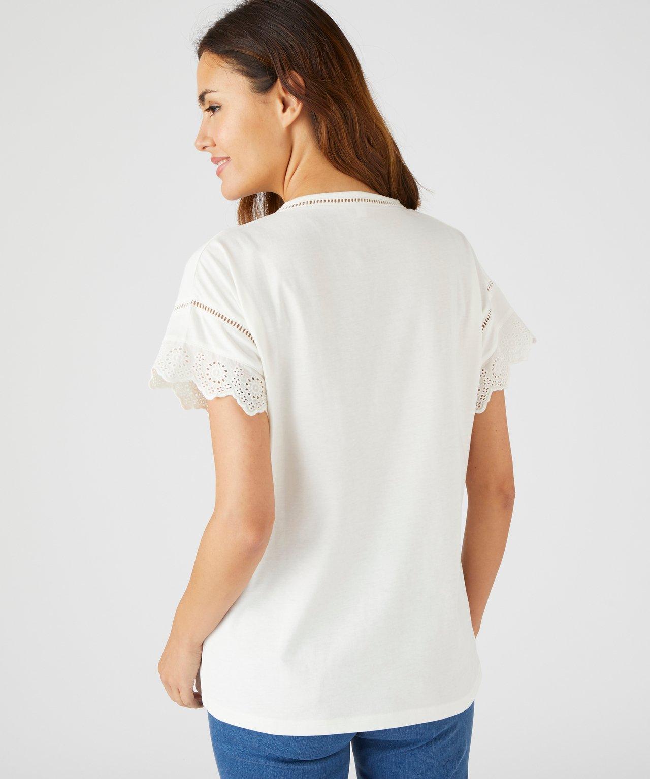 Damart  Tee-shirt broderies anglaises en pur coton biologique. 