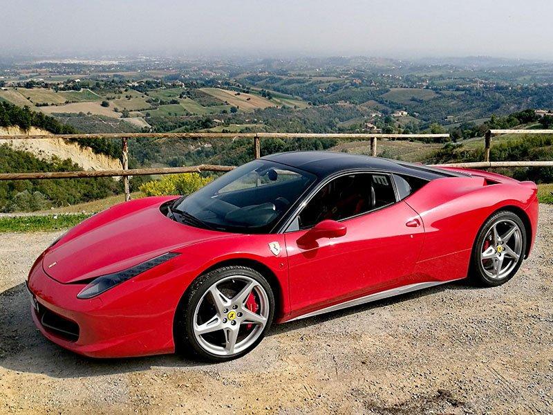 Smartbox  Emozionante giro in Ferrari F458 Italia tra le strade di Maranello con video ricordo - Cofanetto regalo 