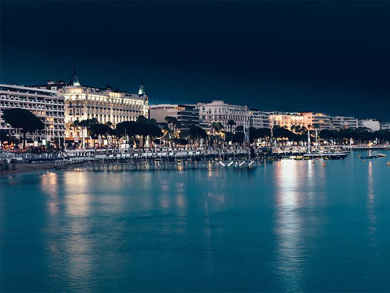 Smartbox  2 nuits dans un hôtel près de la mer en Côte d’Azur ou en Corse - Coffret Cadeau 