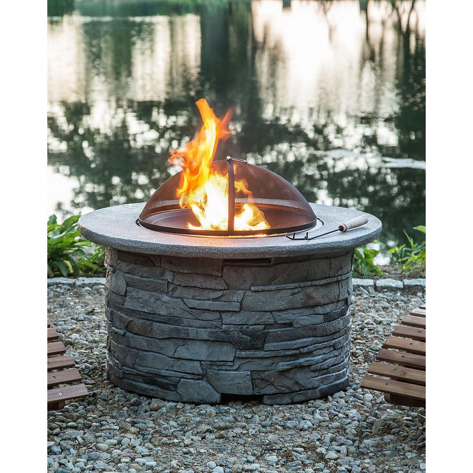 Beliani Foyer avec grille en MgO TAMBORA  