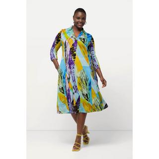 Ulla Popken  Robe en tissu fluide slinky. Décolleté en V, col de chemise. Manches 3/4 