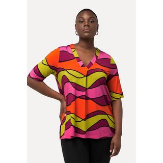 Ulla Popken  T-shirt en tissu fluide slinky à manches courtes et col V. Motif ondulé 