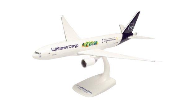Herpa  Snap-Fit Modello di Aereo Lufthansa Cargo Boeing 777F Cargo Human Care (1:200) 