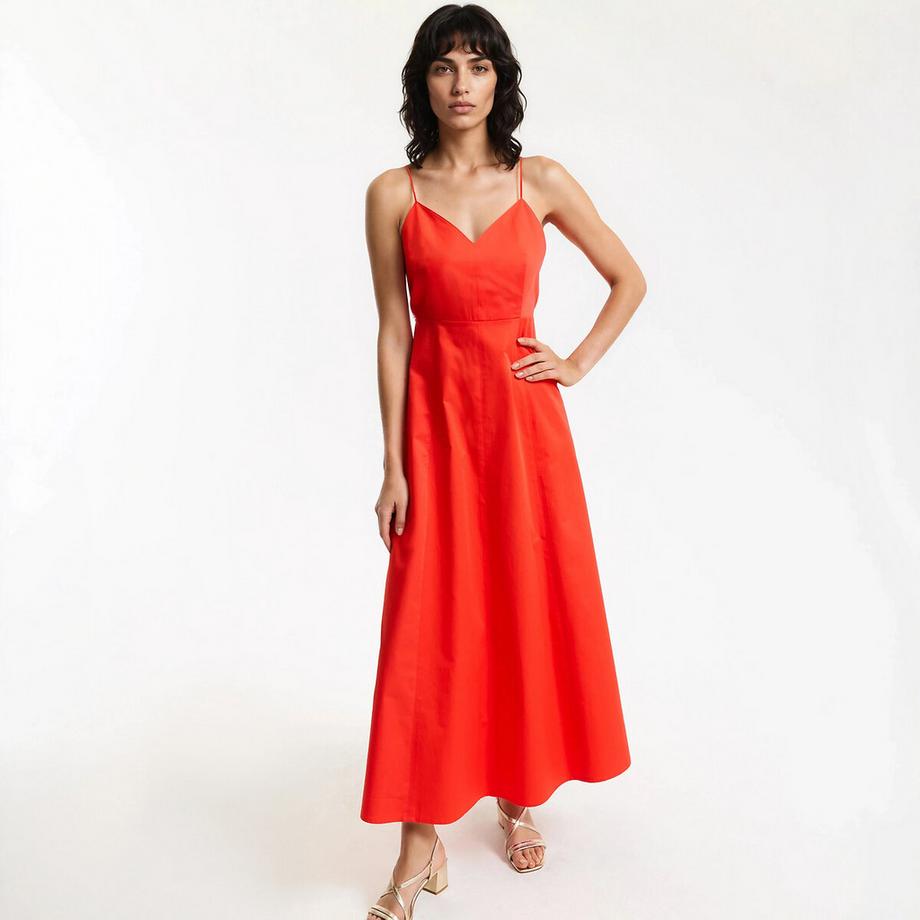 Langes Kleid mit dünnen Trägern und V-Ausschnitt