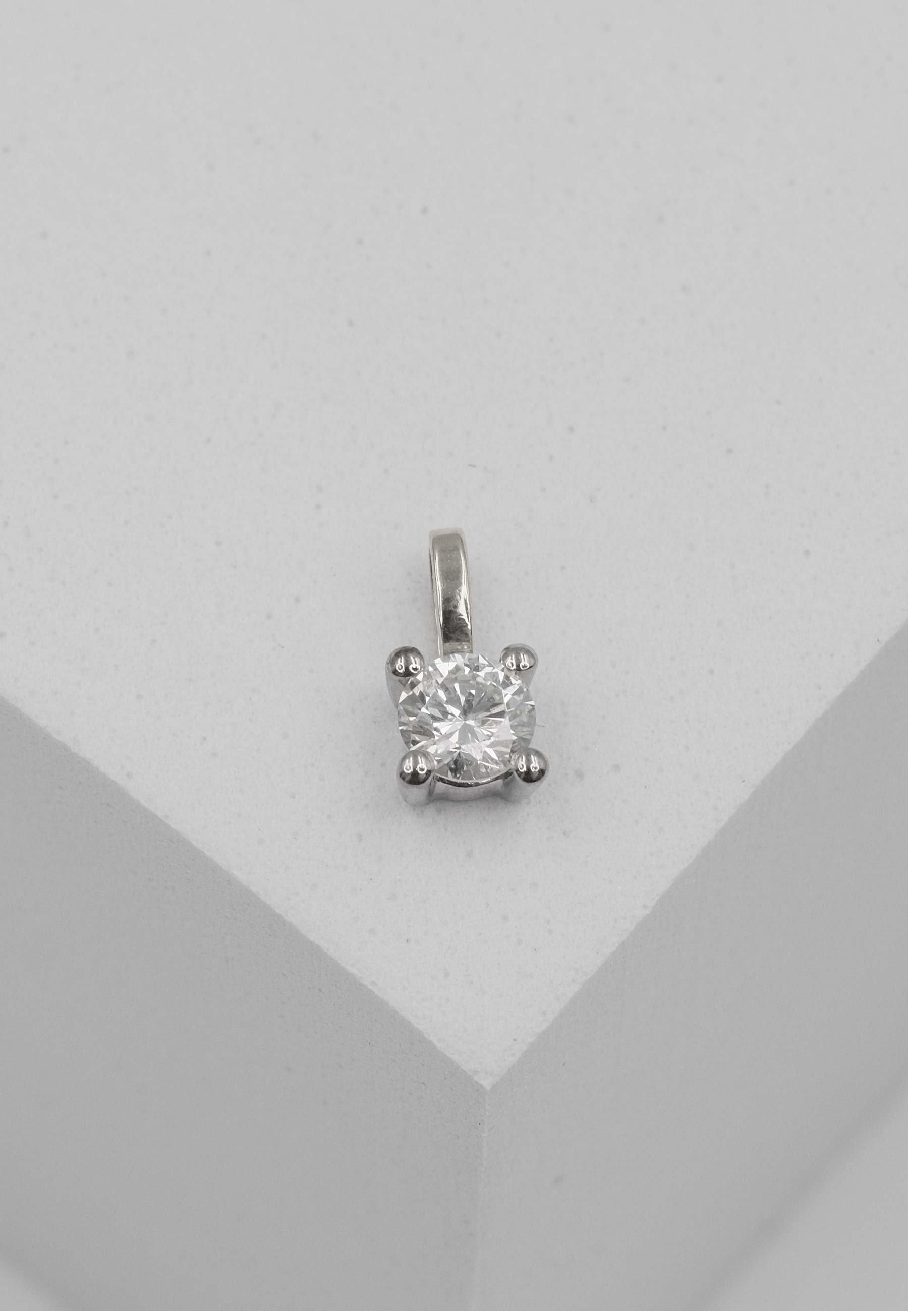 MUAU Schmuck  Solitär Anhänger 4-Griff-Fassung Weissgold 750 Diamant 0.25ct. 9x5mm 