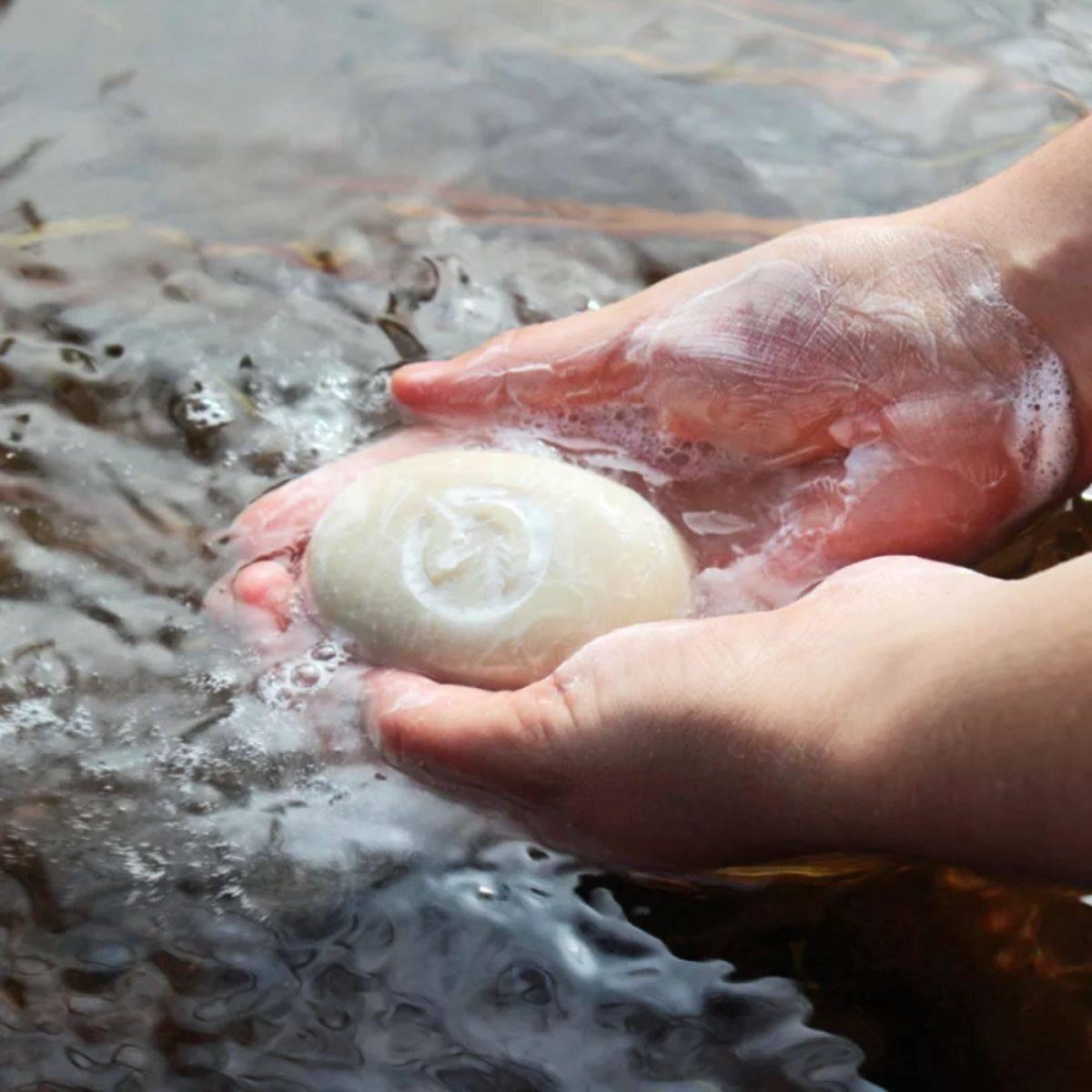 Unicorn  Naturseife All-in-one 100g mit Seifendose 