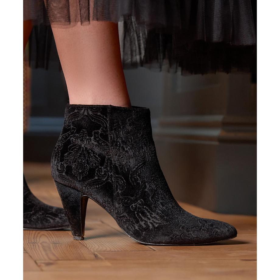 Joe Browns Samt Stiefeletten mit geprägtem Muster  