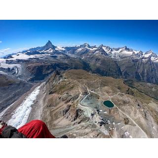 Smartbox  Volo in parapendio biposto: 40 minuti di adrenalina tra i panorami di Zermatt - Cofanetto regalo 