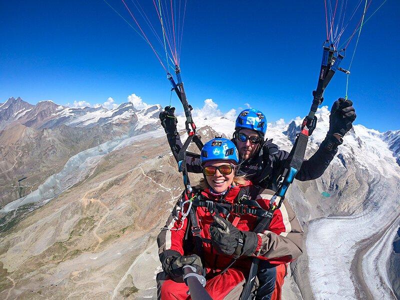 Smartbox  Volo in parapendio biposto: 40 minuti di adrenalina tra i panorami di Zermatt - Cofanetto regalo 