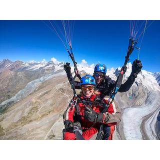 Smartbox  Volo in parapendio biposto: 40 minuti di adrenalina tra i panorami di Zermatt - Cofanetto regalo 