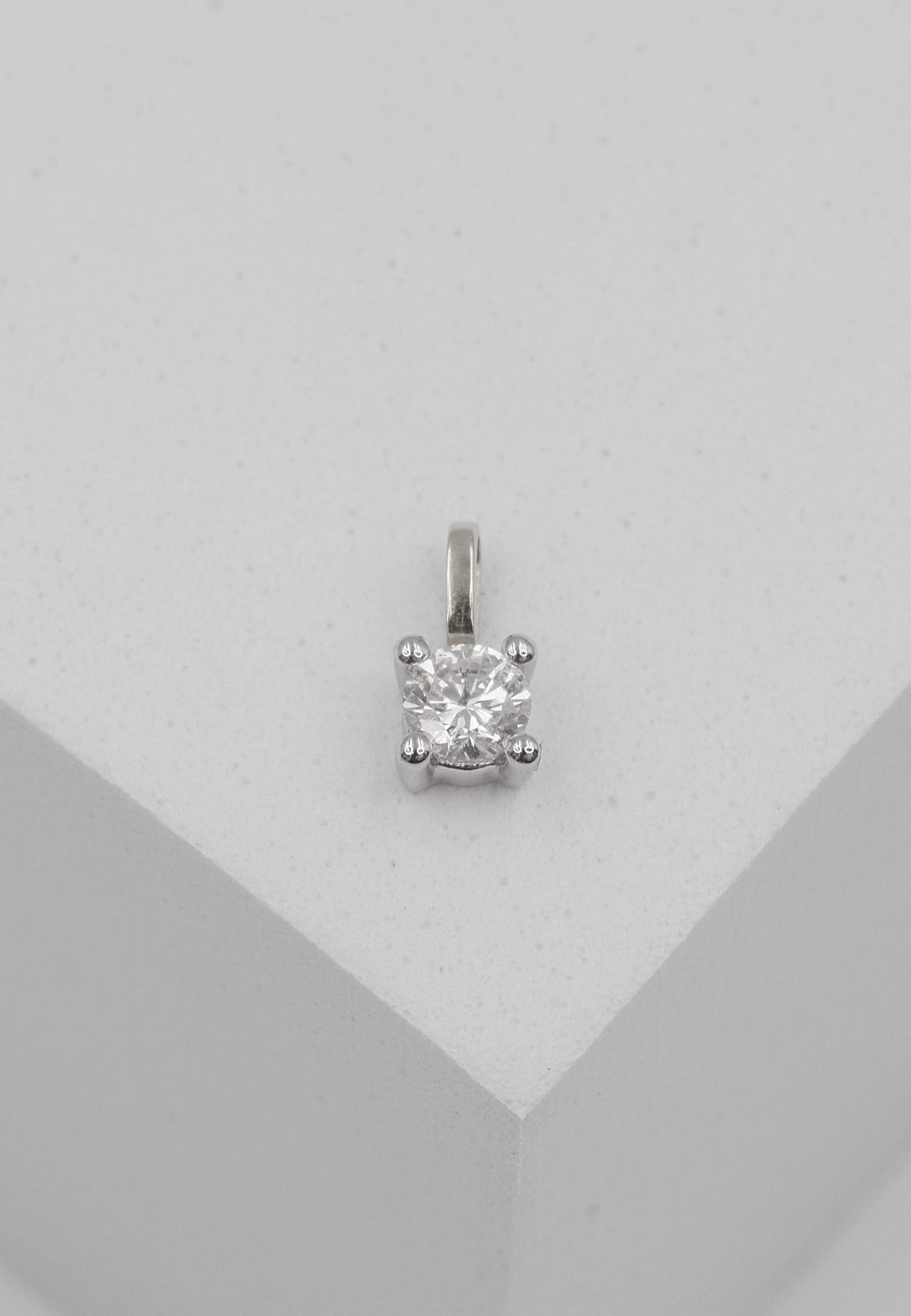 MUAU Schmuck  Pendentif solitaire 4 poignées en or blanc 750 diamant 0,20ct. 8x5mm 