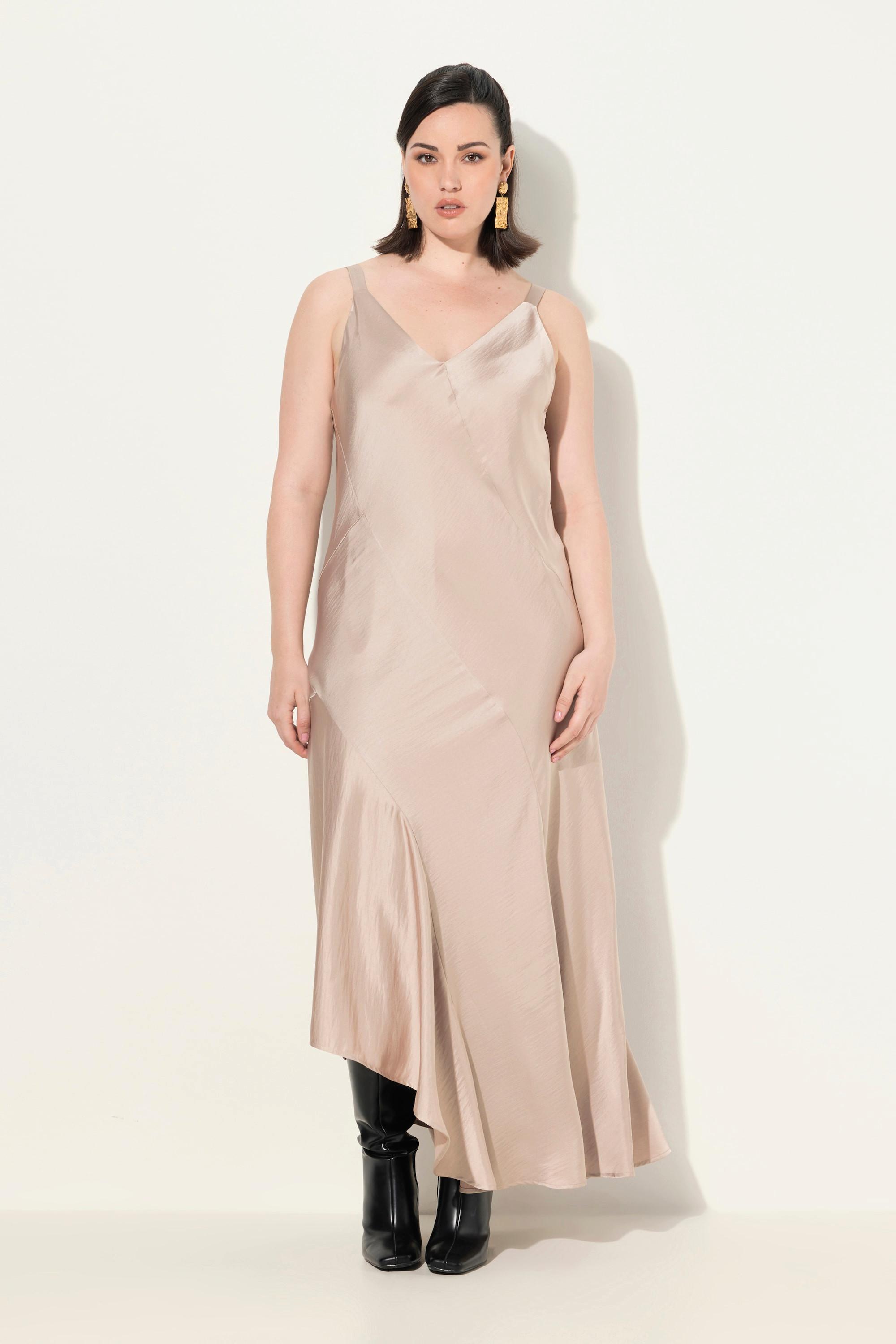 Ulla Popken  Robe maxi en satin, sans manches. Silhouette en A et décolleté en V. 