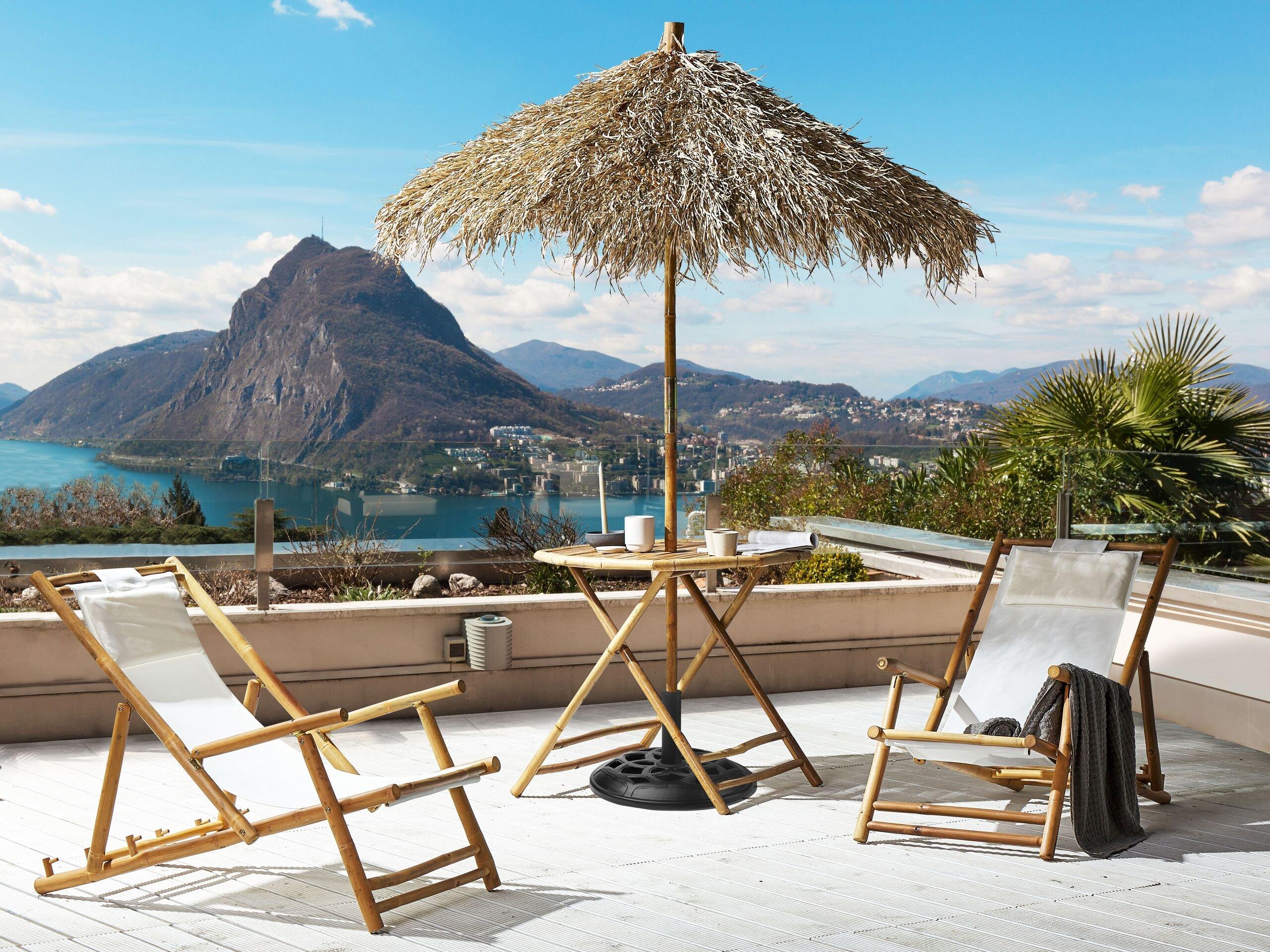 Beliani Table avec parasol en Bambou Boho MOLISE  