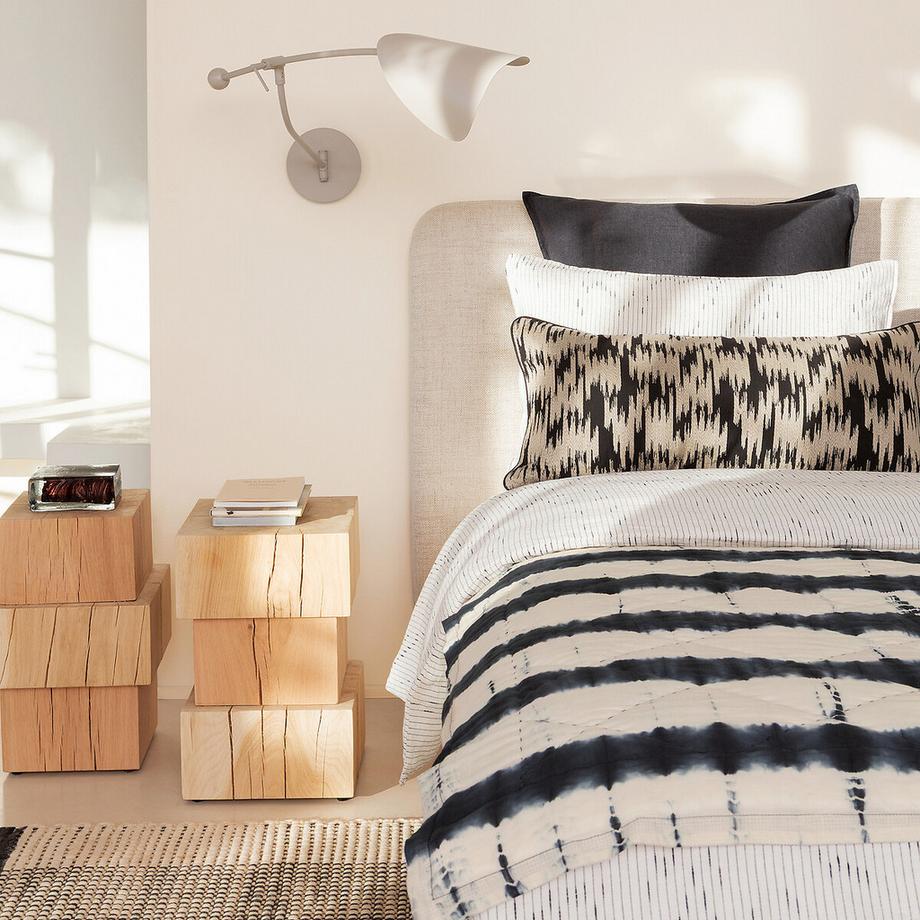 AM.PM Beistelltisch aus massiver Eiche  