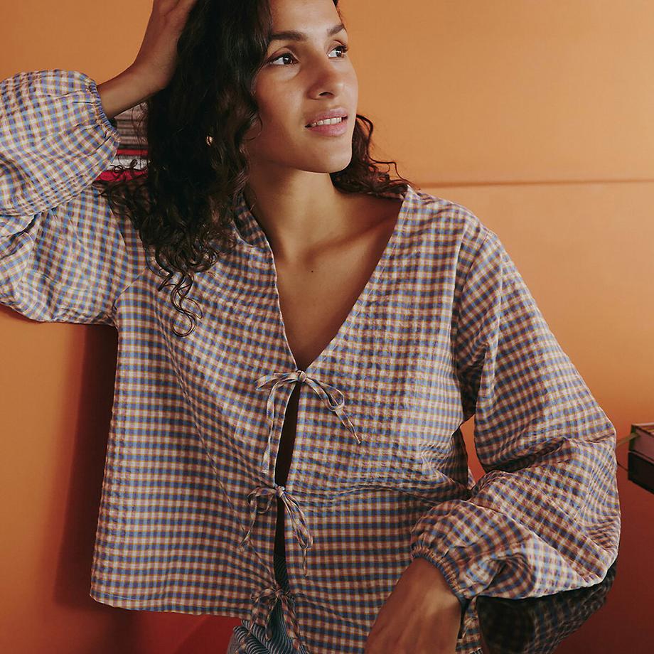 Blouse col V à carreaux à liens à nouer