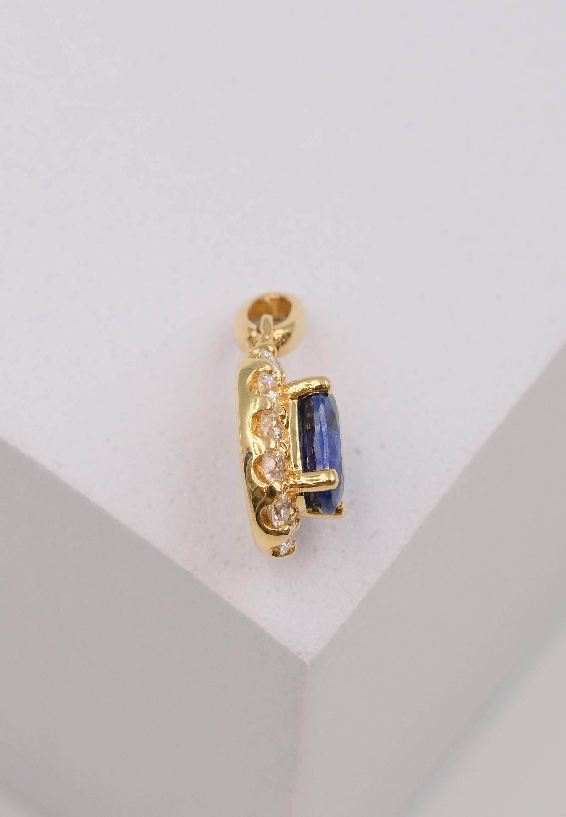 MUAU Schmuck  Anhänger Gelbgold 750 Saphir 0.65ct. Brillanten 0.24ct. 16x8mm 