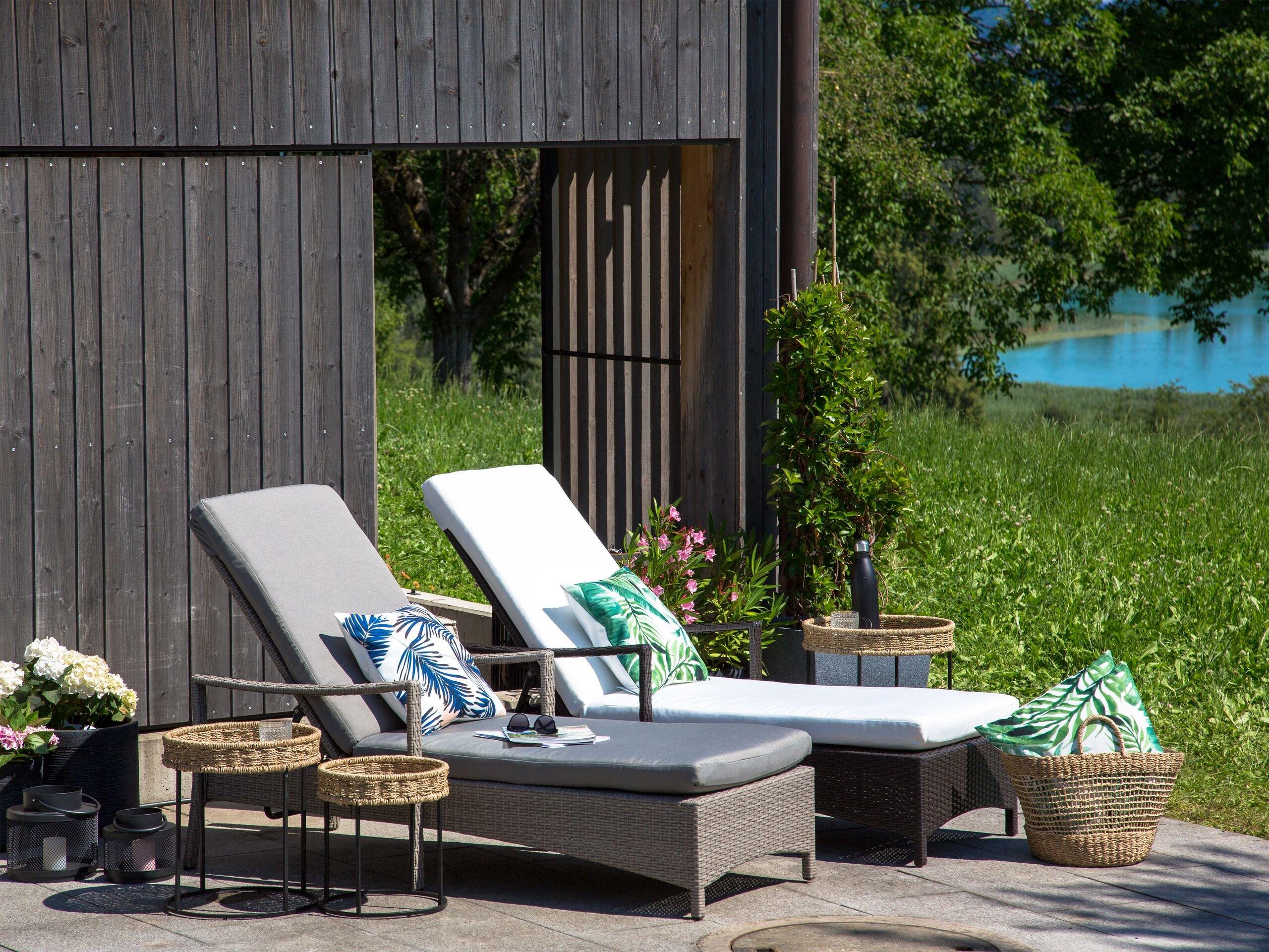 Beliani Transat avec coussin en Polyrotin Traditionnel VASTO  