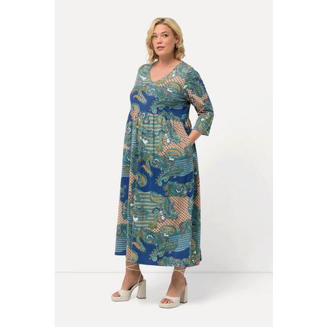 Ulla Popken  Robe en jersey coupe trapèze à motif cachemire, décolleté en V et manches 3/4 