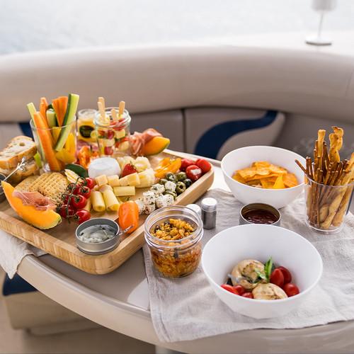 Image of Boots Apero - Picknick Auf Dem Vierwaldstättersee (für 2 Personen) Unisex