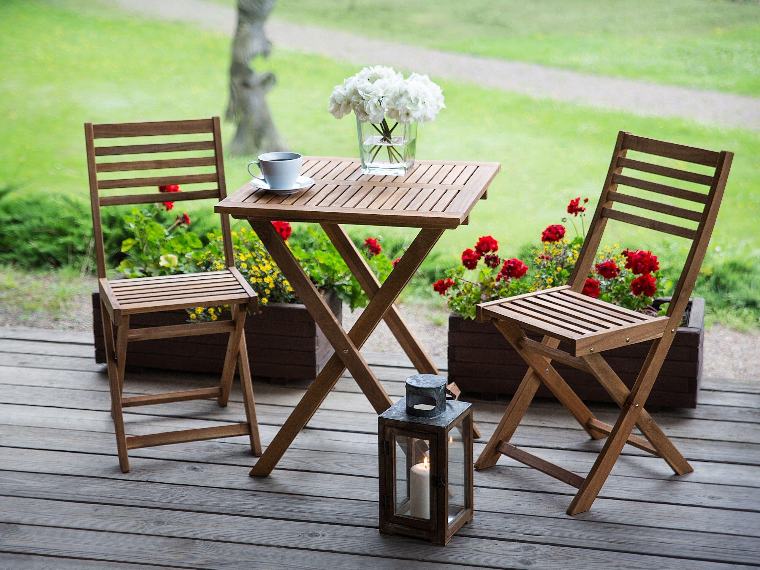 Beliani Bistro Set aus Akazienholz Klassisch FIJI  