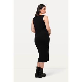 Ulla Popken  Robe en maille côtelée, sans manches. Encolure en V. Longueur midi. Coupe Slim Fit. 