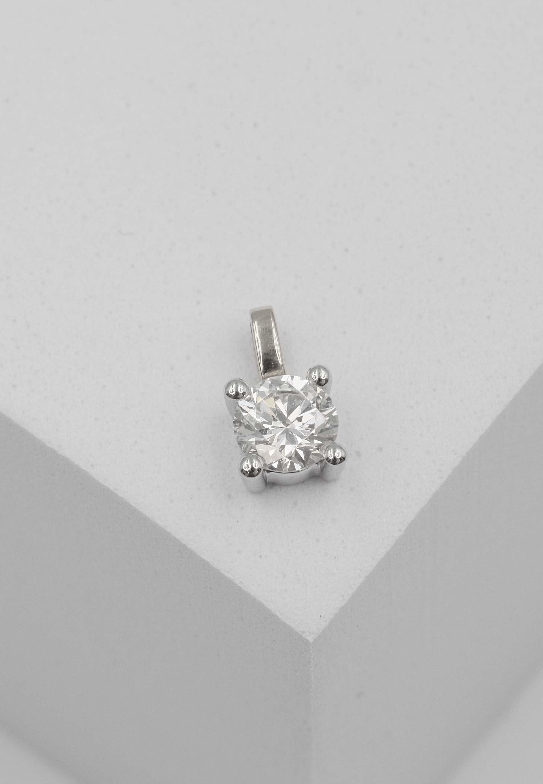 MUAU Schmuck  Pendentif solitaire serti 4 griffes or blanc 750 diamant 0.50ct. 9x6mm 