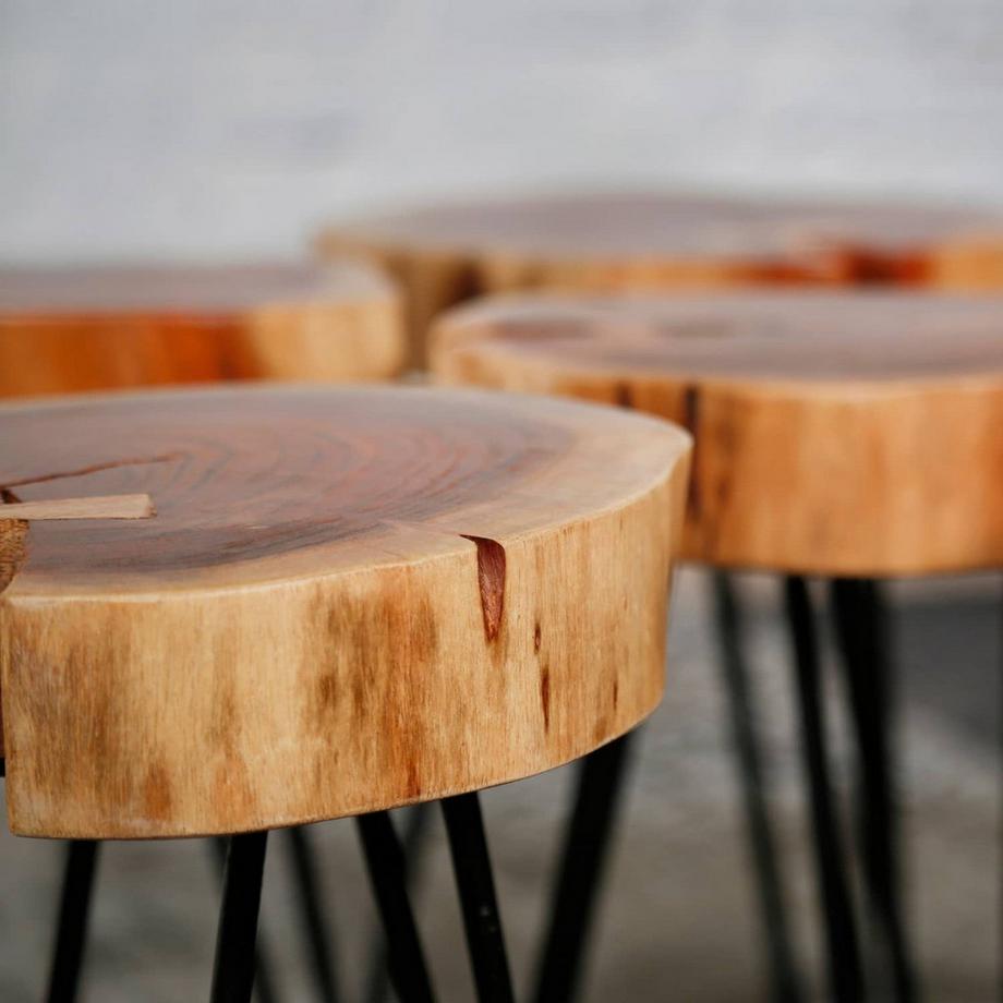 mutoni Table d'appoint en tronc d'acacia massif de 6 cm d'épaisseur avec structure en acier  