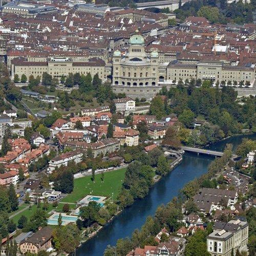Image of Helikopterflug Über Die Berner Altstadt - 15-20 Minuten (1 Person) Unisex