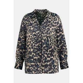 Ulla Popken  Blusa di raso con design leopardato, colletto da camicia e maniche lunghe 