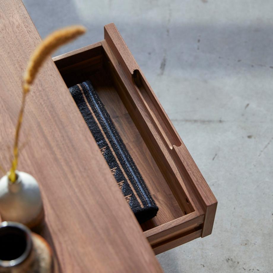 Tikamoon TV Schrank aus massivem Nussbaum 180 cm Ellie  