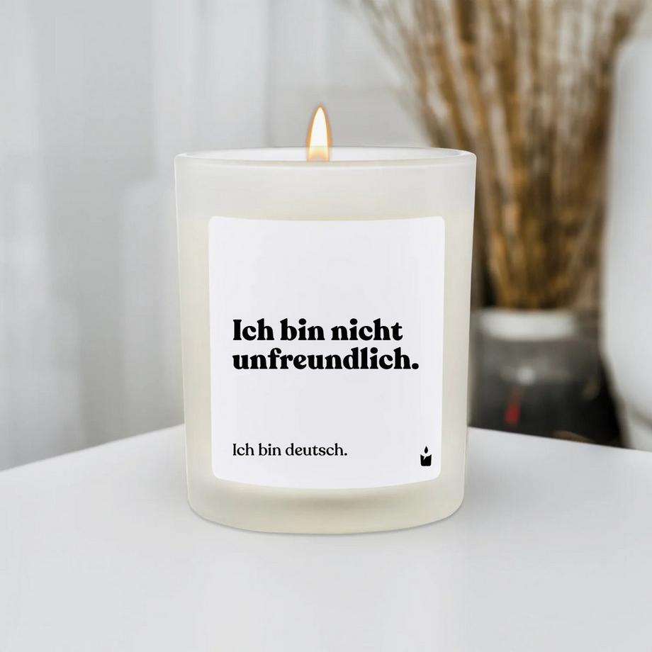 CandleHand Duftkerze Weiss Woody Ich bin nicht unfreundlich. Ich bin deutsch.  